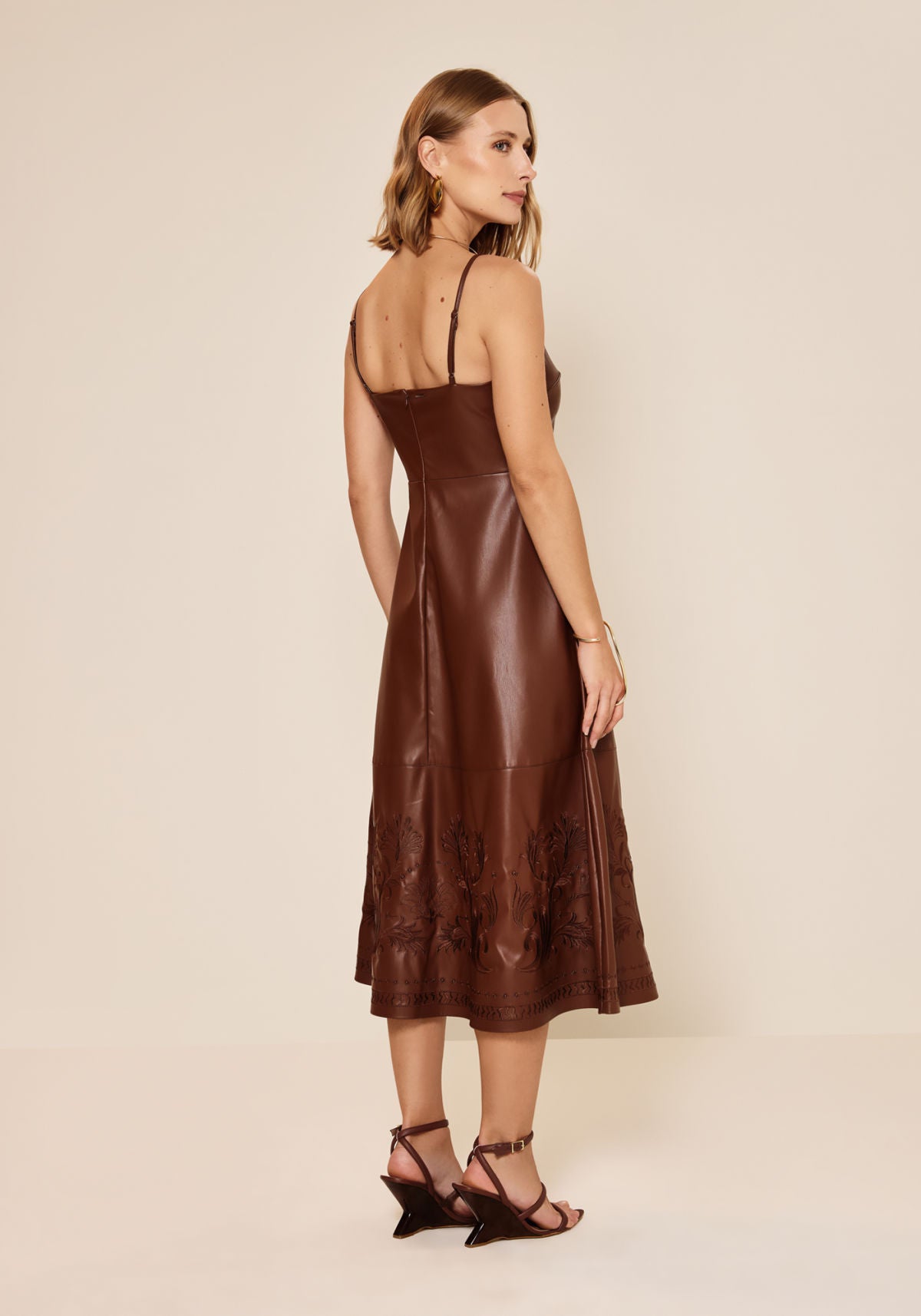 Vestido Chá De Alças Bordados em PU Lez A Lez Feminino 7326E