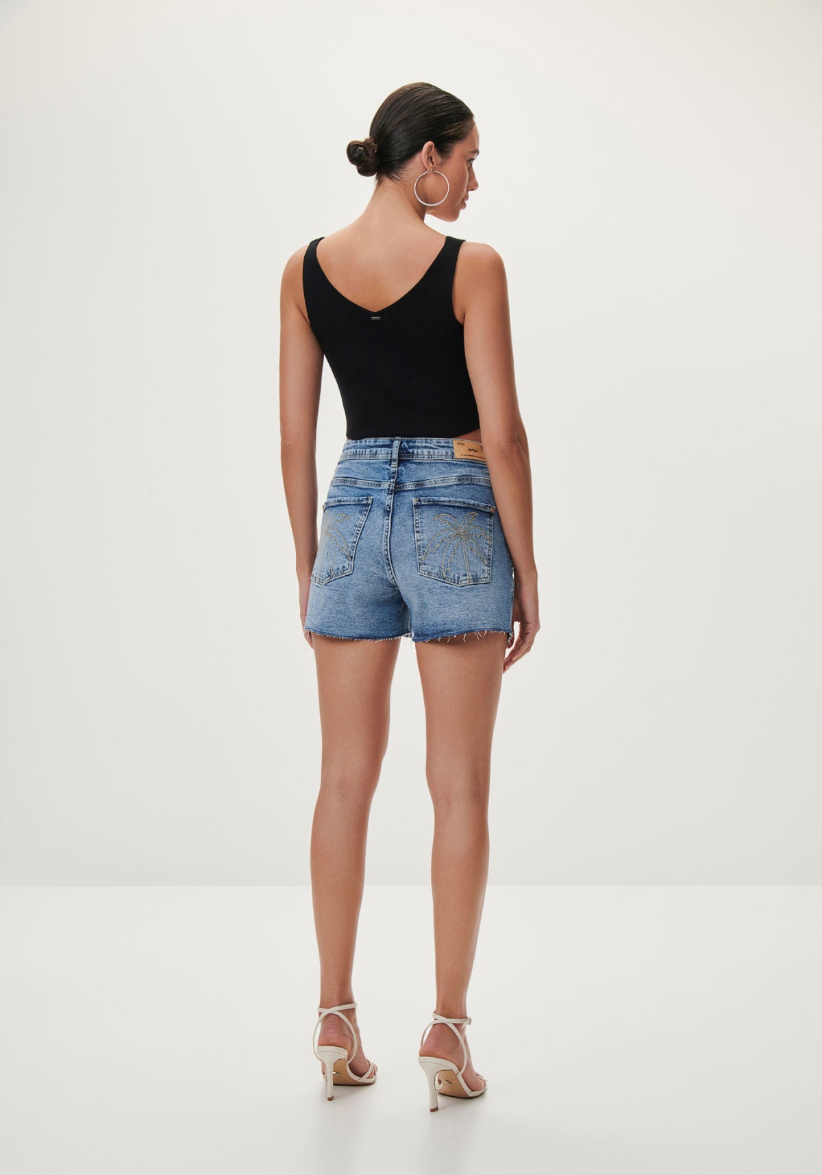 Shorts Jeans Boyfriend com Bordado Lez A Lez Feminino 7979L