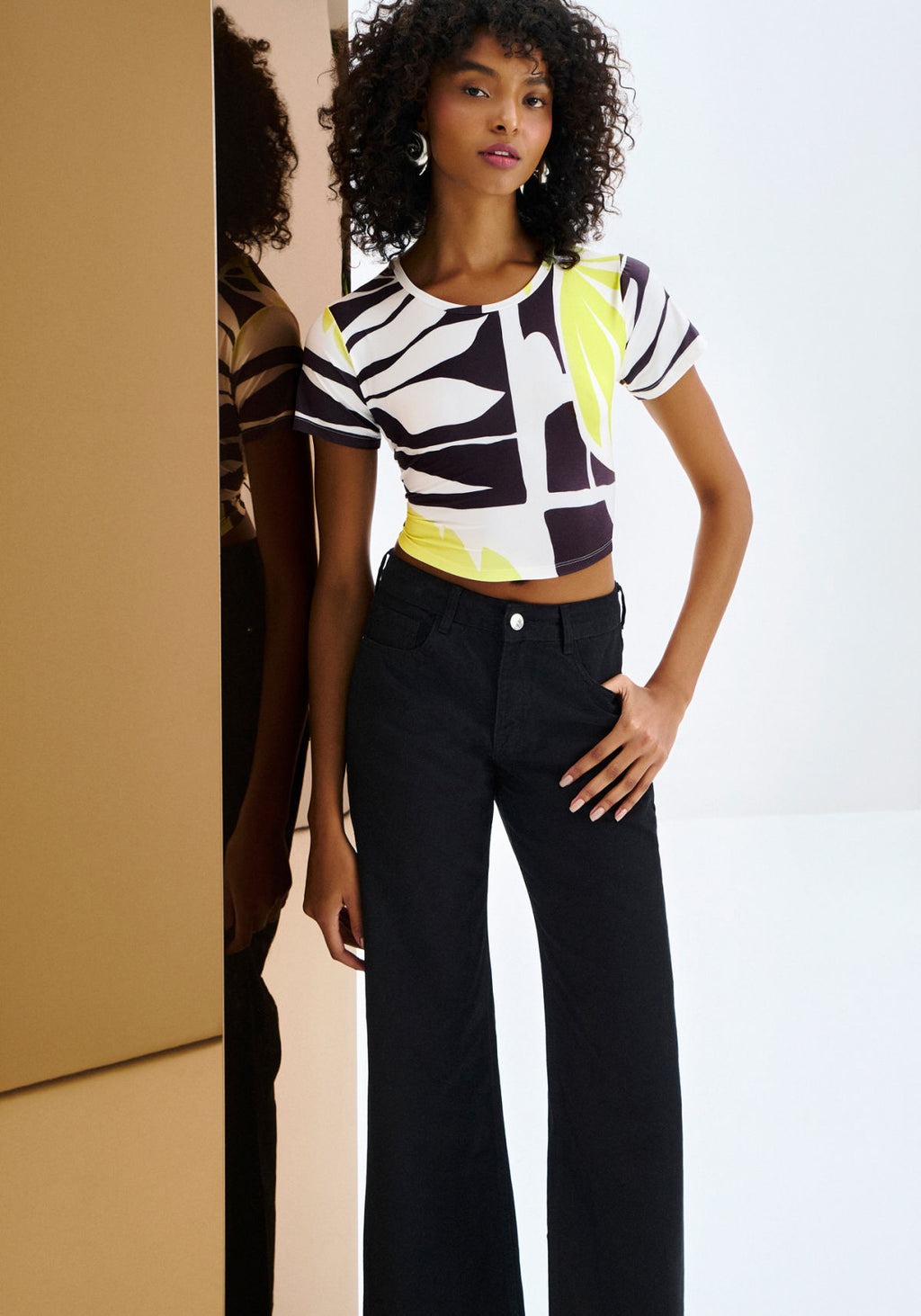 Blusa Cropped Manga Curta em Malha Lez A Lez Feminino 7673L