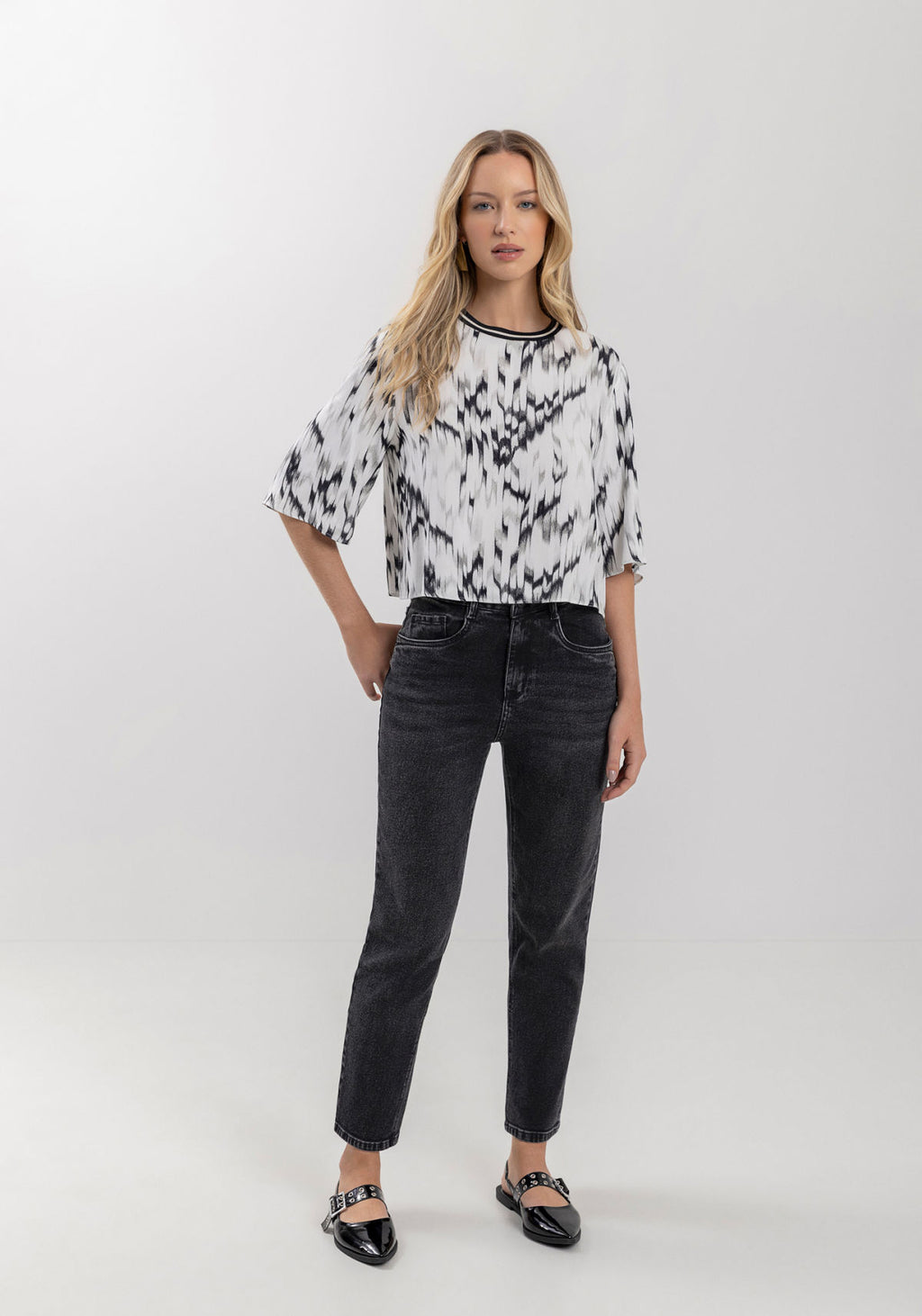Blusa Curta Estampada Com Mangas Lez A Lez Feminino 7139E