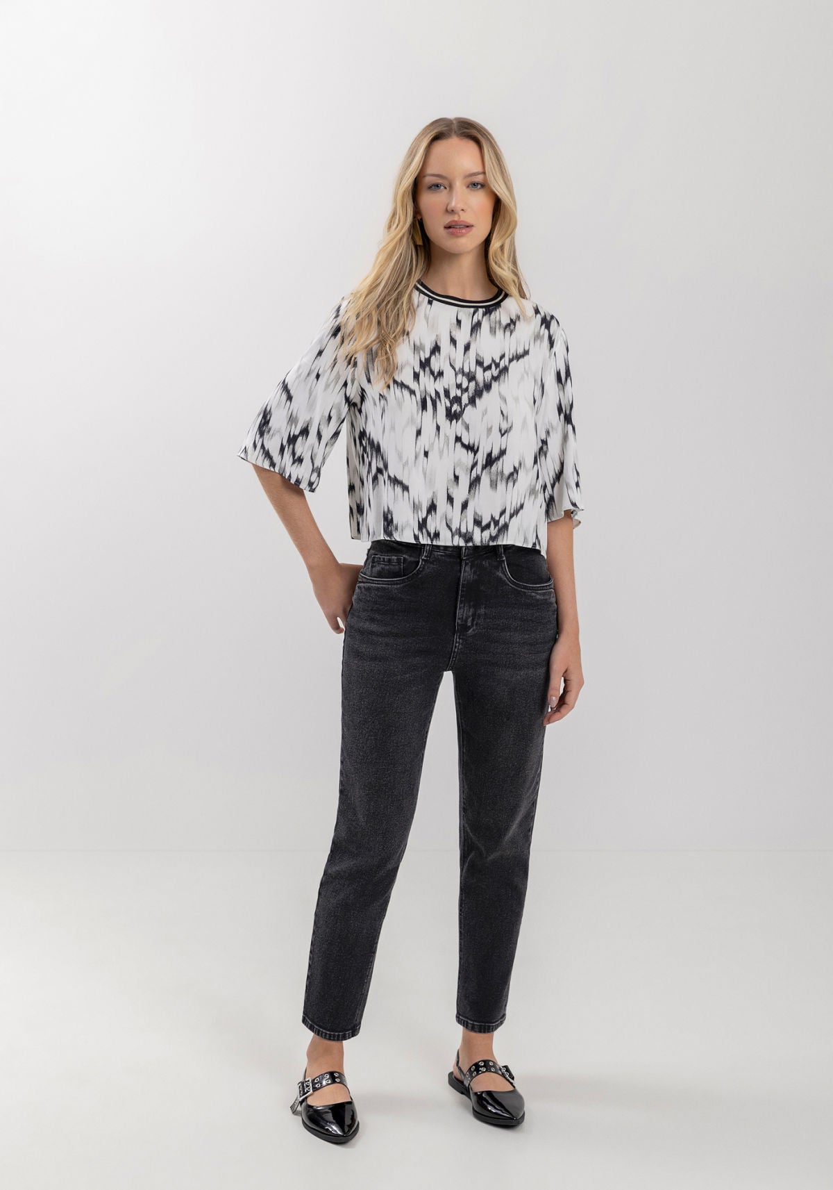 Blusa Curta Estampada Com Mangas Lez A Lez Feminino 7139E
