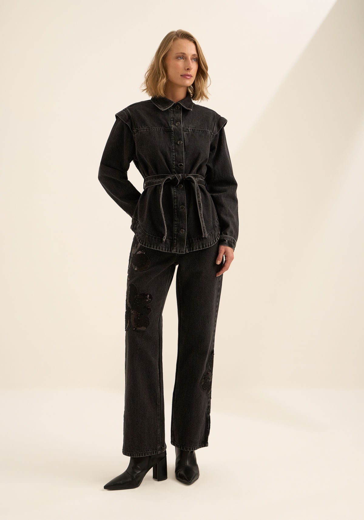 Jaqueta Jeans Com Bordados E Faixa Lez A Lez Feminino 1662E
