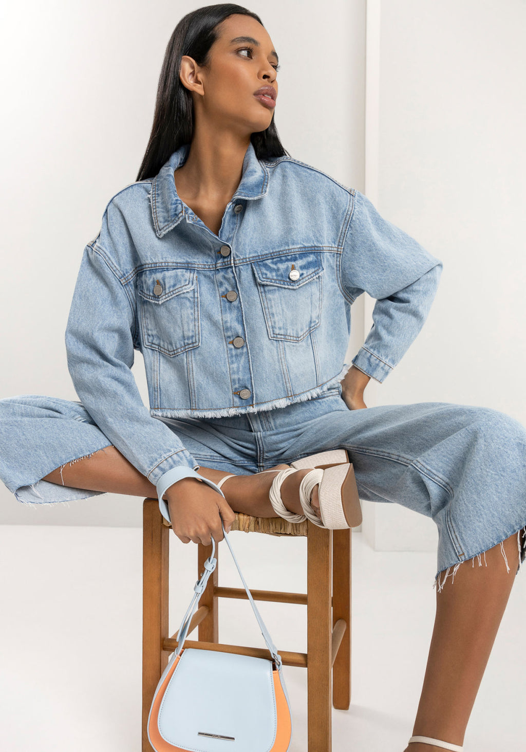 Jaqueta Jeans Cropped com Prega Lez A Lez Feminino 7178L