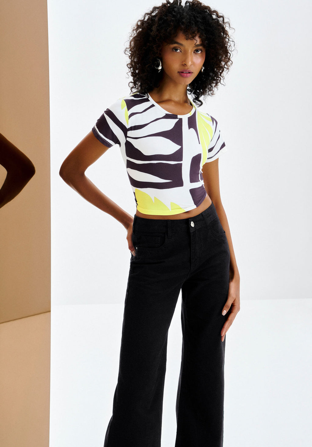 Blusa Cropped Manga Curta em Malha Lez A Lez Feminino 7673L