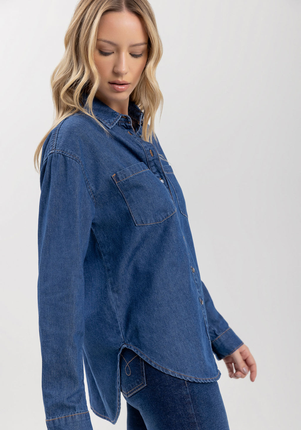 Camisa Jeans Alongada Com Mangas Lez A Lez Feminino 0826E