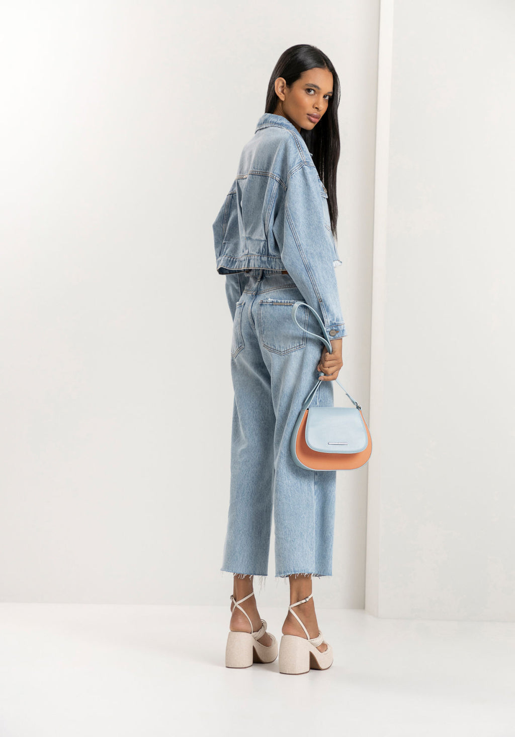 Jaqueta Jeans Cropped com Prega Lez A Lez Feminino 7178L