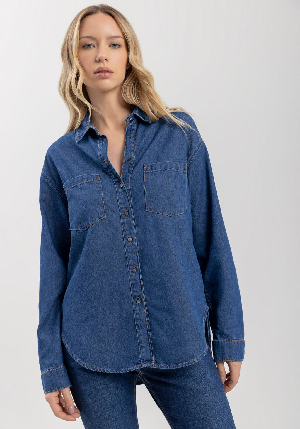 Camisa Jeans Alongada Com Mangas Lez A Lez Feminino 0826E