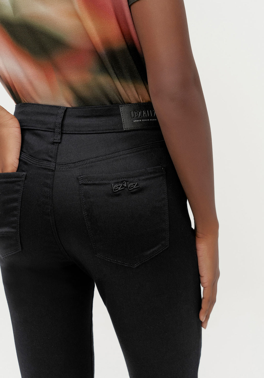 CALCA JEANS COM ELASTANO Lez A Lez Feminino 2166L