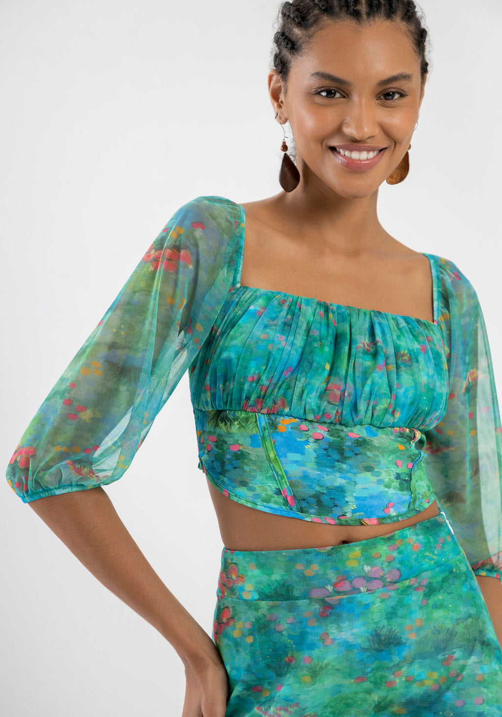 Blusa Cropped Estampada com Mangas Lez A Lez Feminino 7266L