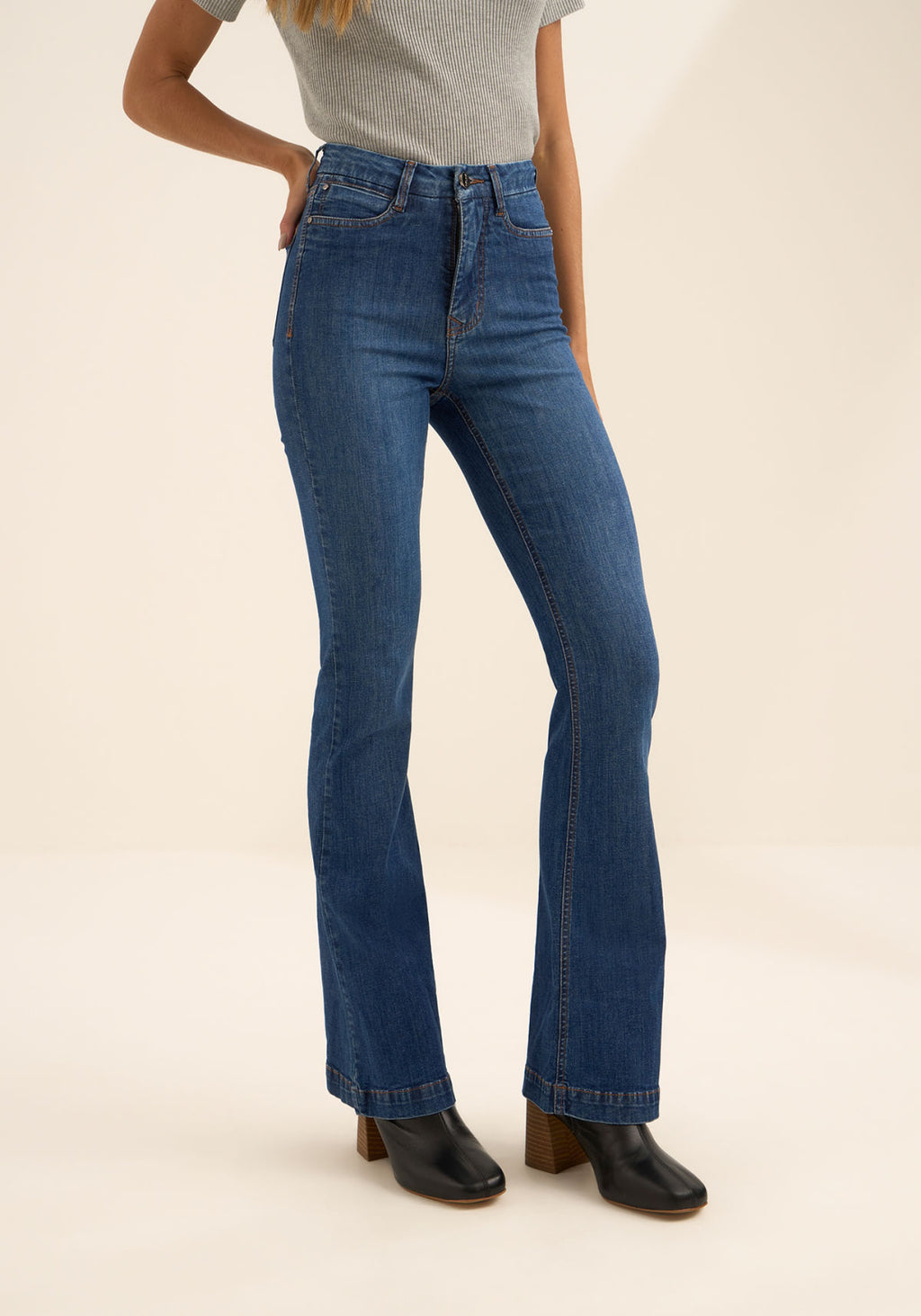 Calça Jeans Boot Cut Com Cintura Lez A Lez Feminino 1631E