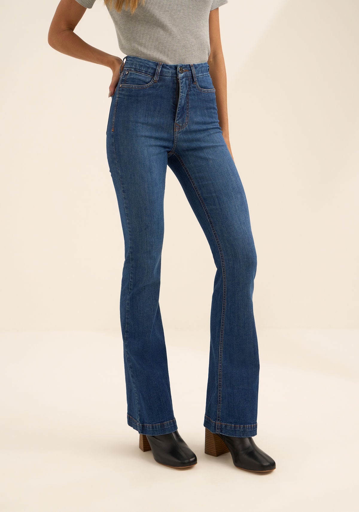 Calça Jeans Boot Cut Com Cintura Lez A Lez Feminino 1631E